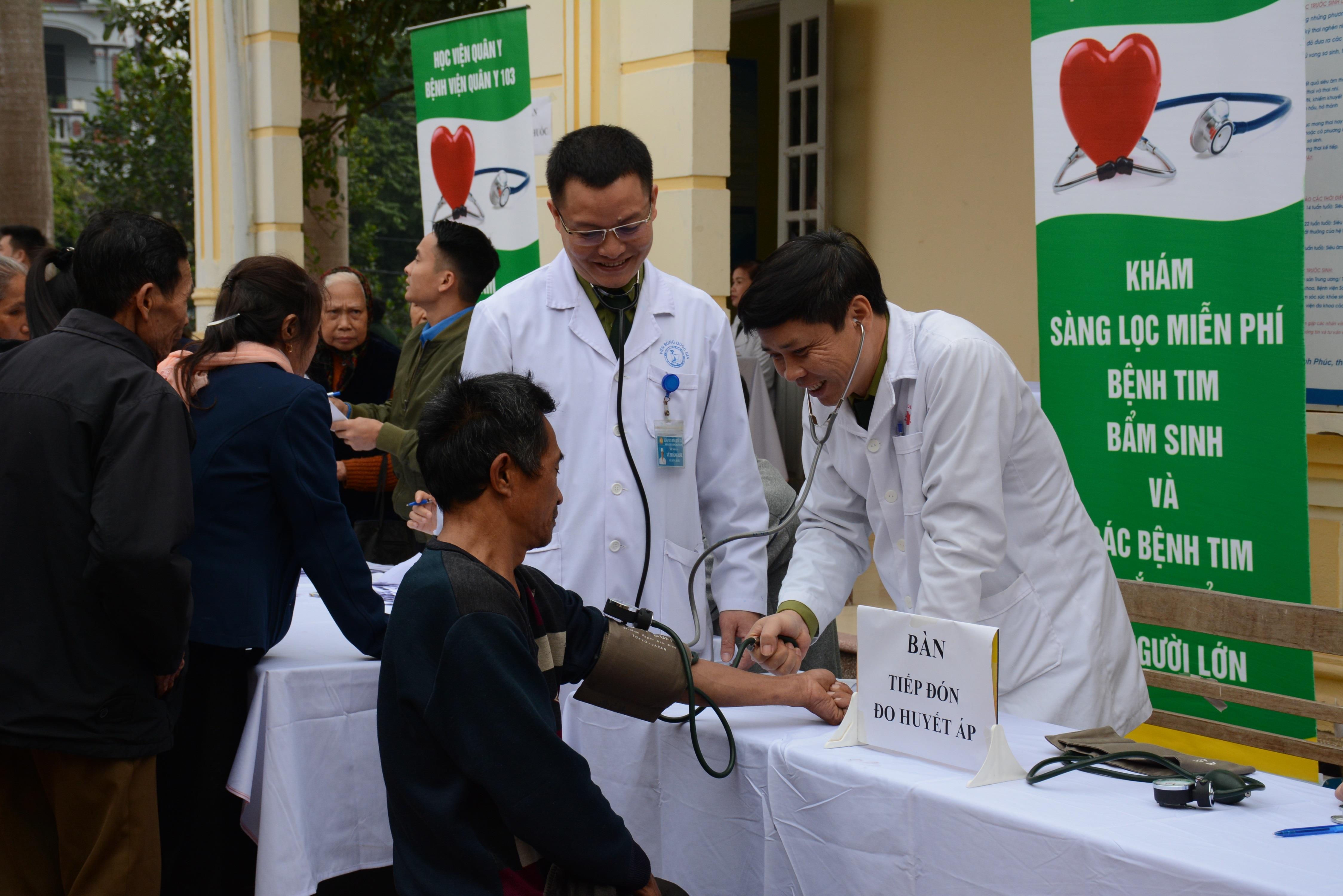 Nghĩa tình thầy thuốc quân y